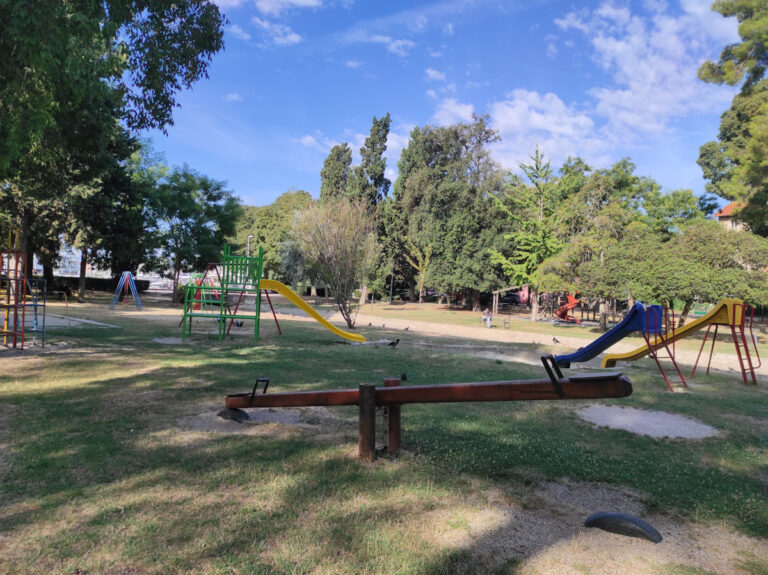 Slika 5 djecje igraliste u parku Vruljica u Zadru djetelina.hr  768x575