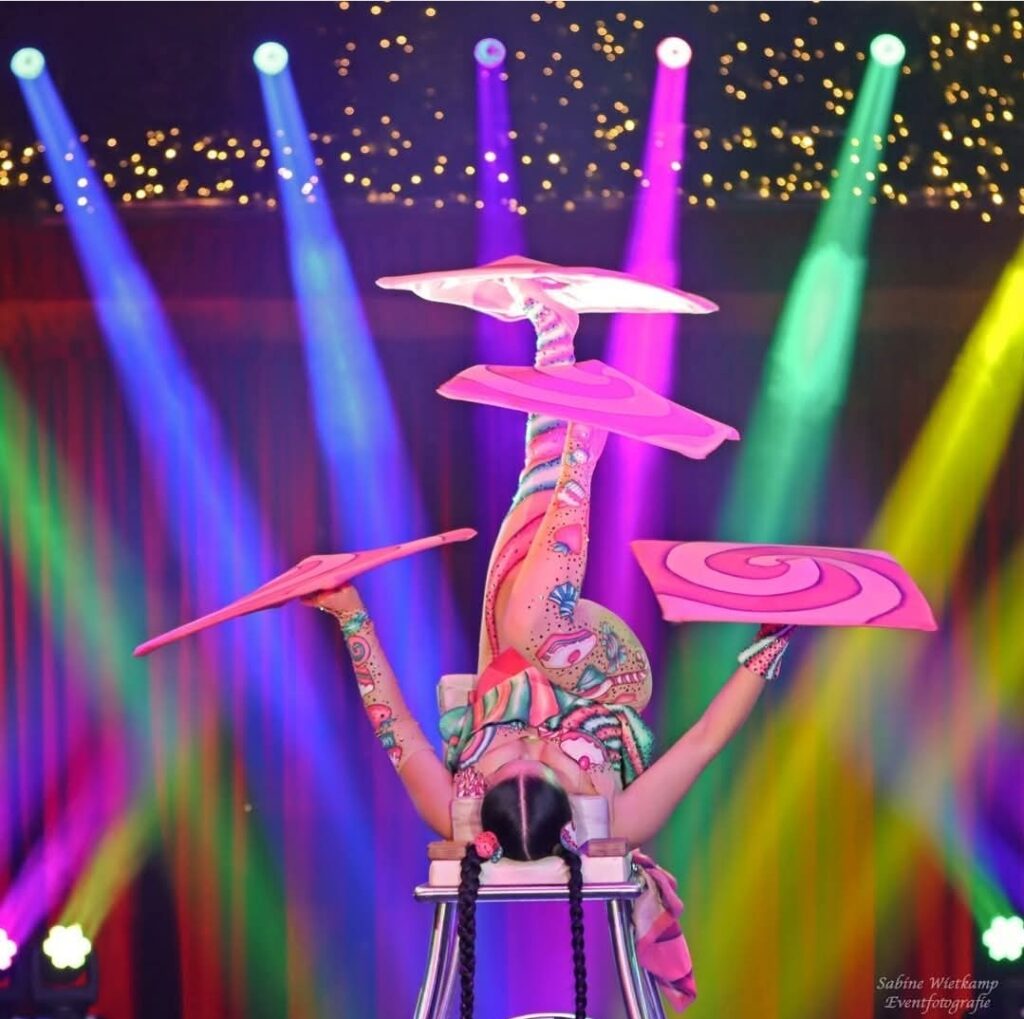Cirkus show 1024x1019