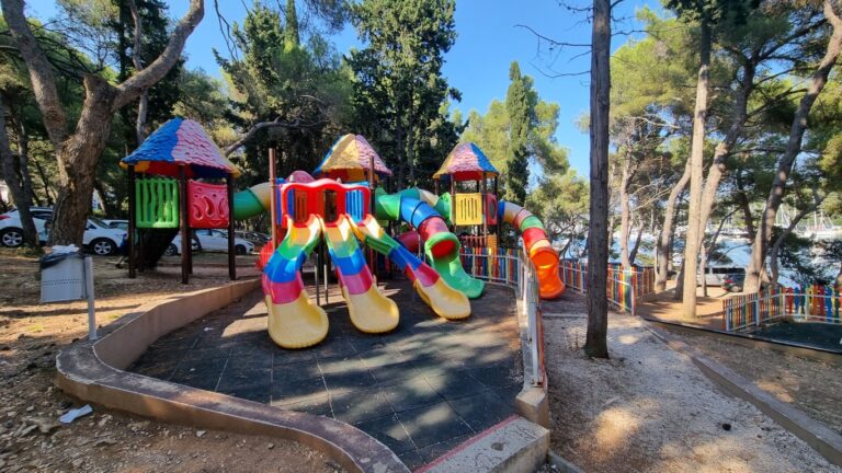 Djecji parkic kraj Riblje Kolibe Pula za djecu 1 Mittel 768x432