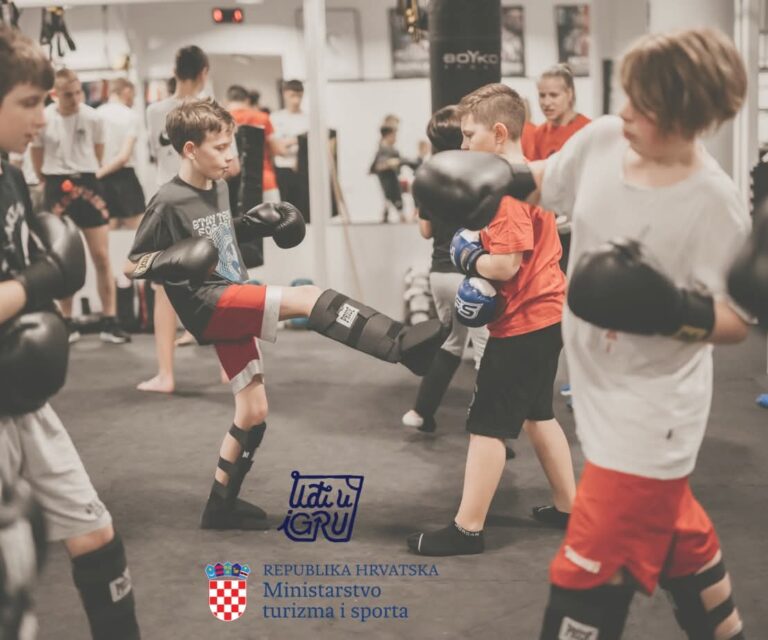 Kickboxing za djecu i Mlade 768x640